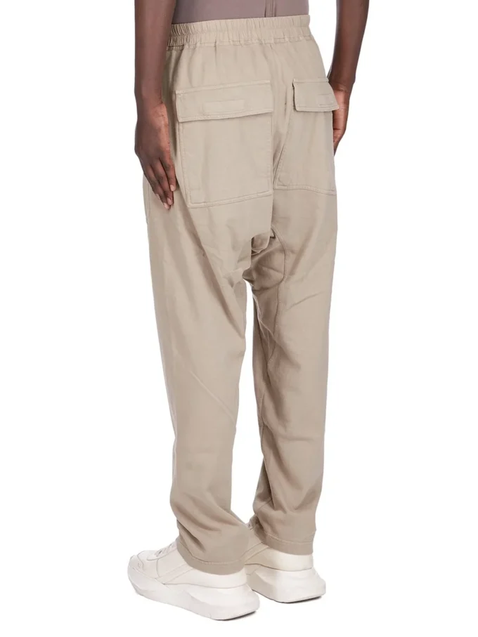 DRKSHDW FW25 CONCORDIANS CLASSIC CARGO CON CORDÓN EN JERSEY COMPACTO Y PESADO DIRTY PEARL DU02E7370RIG-88 DRKSHDW FW25 CONCORDIANS CLASSIC CARGO CON CORDÓN EN JERSEY COMPACTO Y PESADO DIRTY PEARL DU02E7370RIG-88