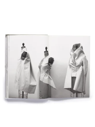 rick owens libros bk07s8001 0001 2 330x440 - RICK OWENS - LIBROS BK07S8001-0001