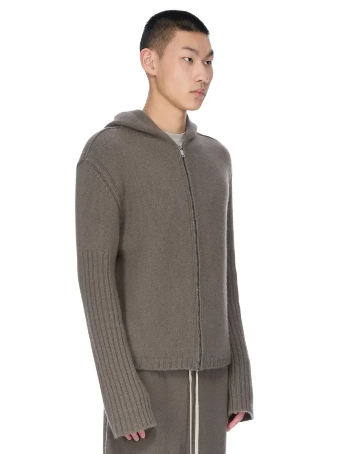 Sudadera con capucha y cremallera Concordians PreCollección Otoño/Invierno 25 de Rick Owens en punto de cachemir color polvo Las Palmas. RU02E1666KLWS-34 Sudadera con capucha y cremallera Concordians PreCollección Otoño/Invierno 25 de Rick Owens en punto de cachemir color polvo Las Palmas. RU02E1666KLWS-34