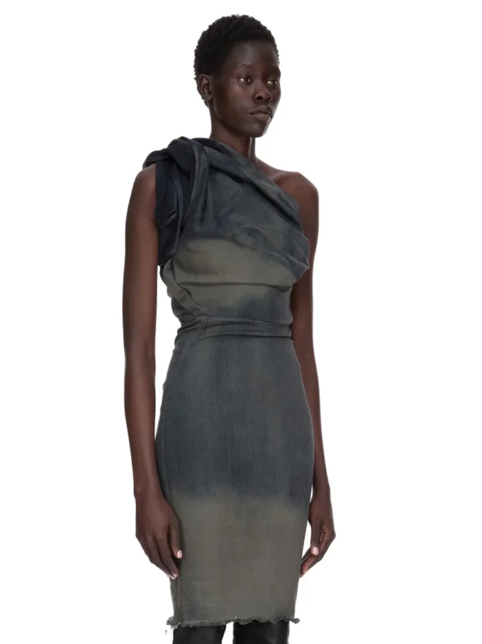VESTIDO CONCORDIANS TWIST DE RICK OWENS FW25 EN DENIM ELÁSTICO CON FLECOS DEGRADADO DRKDUST. RP02E4521SDKDEG-78D VESTIDO CONCORDIANS TWIST DE RICK OWENS FW25 EN DENIM ELÁSTICO CON FLECOS DEGRADADO DRKDUST. RP02E4521SDKDEG-78D